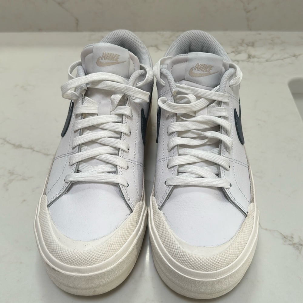 Nike Court Legacy Lift Sneaker size 8